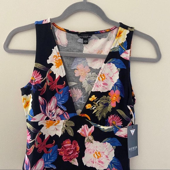 Guess Jenny Wild Floral Print V-Neck Bodysuit Size Small - Picture 5 of 13